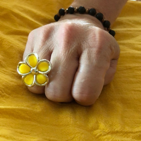 Several different colored flower rings!! - Picture 6 of 8